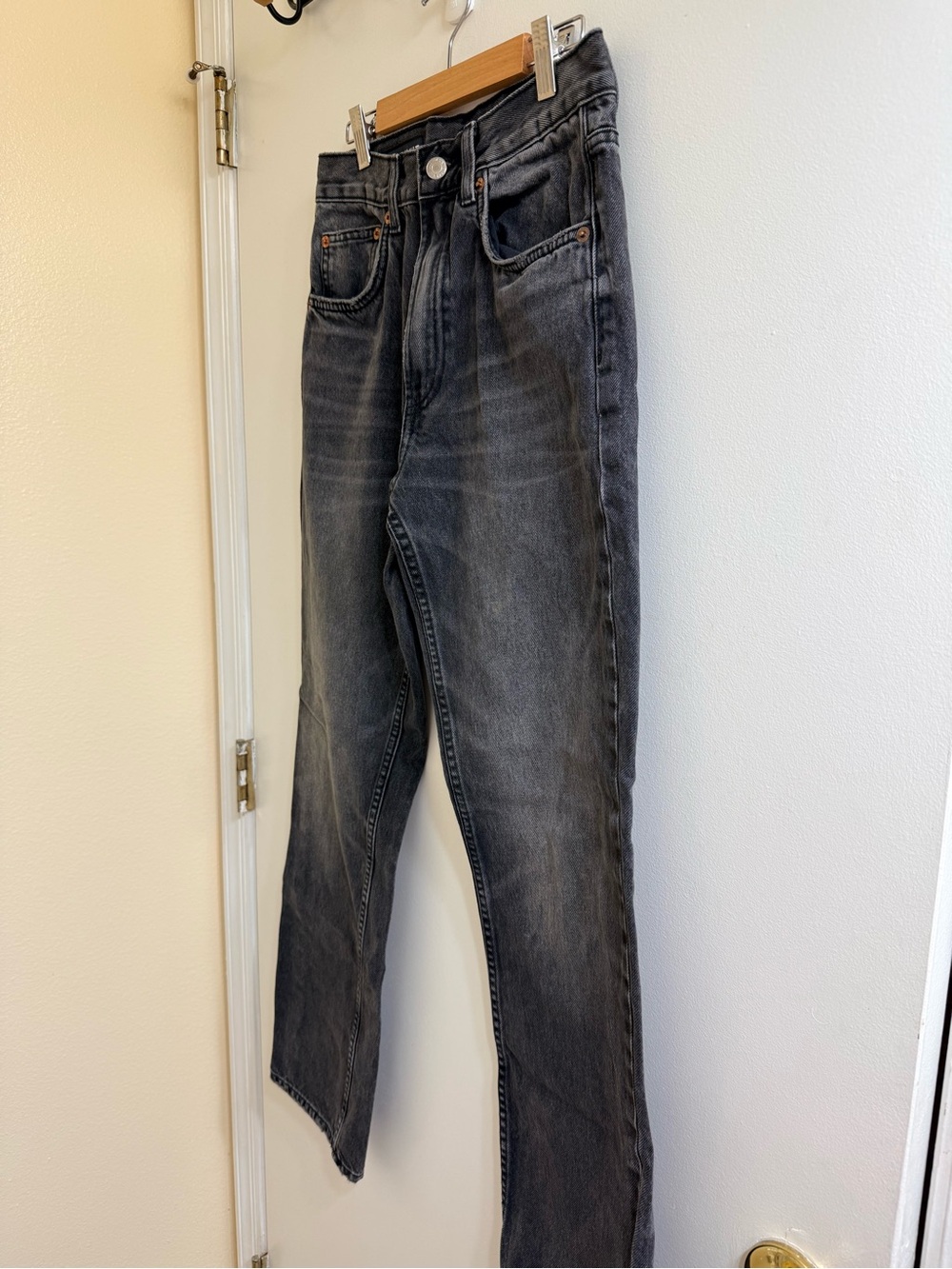 Zara TRF High Rise Straight Leg Distressed Jeans Faded Black Gray Raw Hem Size 4 - Picture 6 of 10